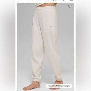 ALO Yoga Waffle Weekend Escape Jogger - Ivory